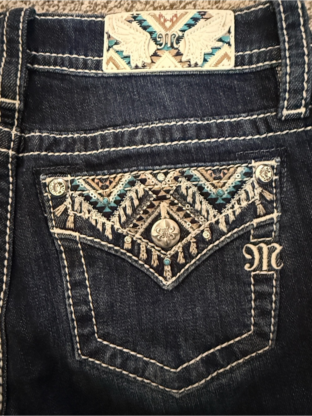 NWT Miss Me mid rise boot jeans w cntrst stitch/high design pockets retail $118 - Picture 3 of 14